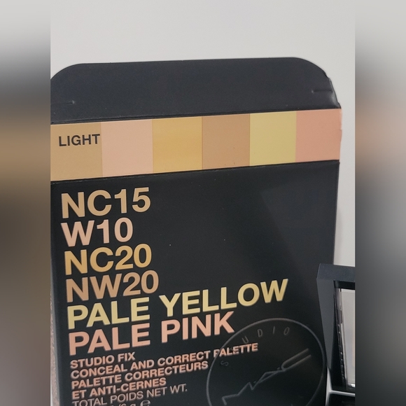 MAC Studio Fix Conceal and Correct Palette *LIGHT* / 0.21 oz / New in box - Picture 4 of 6